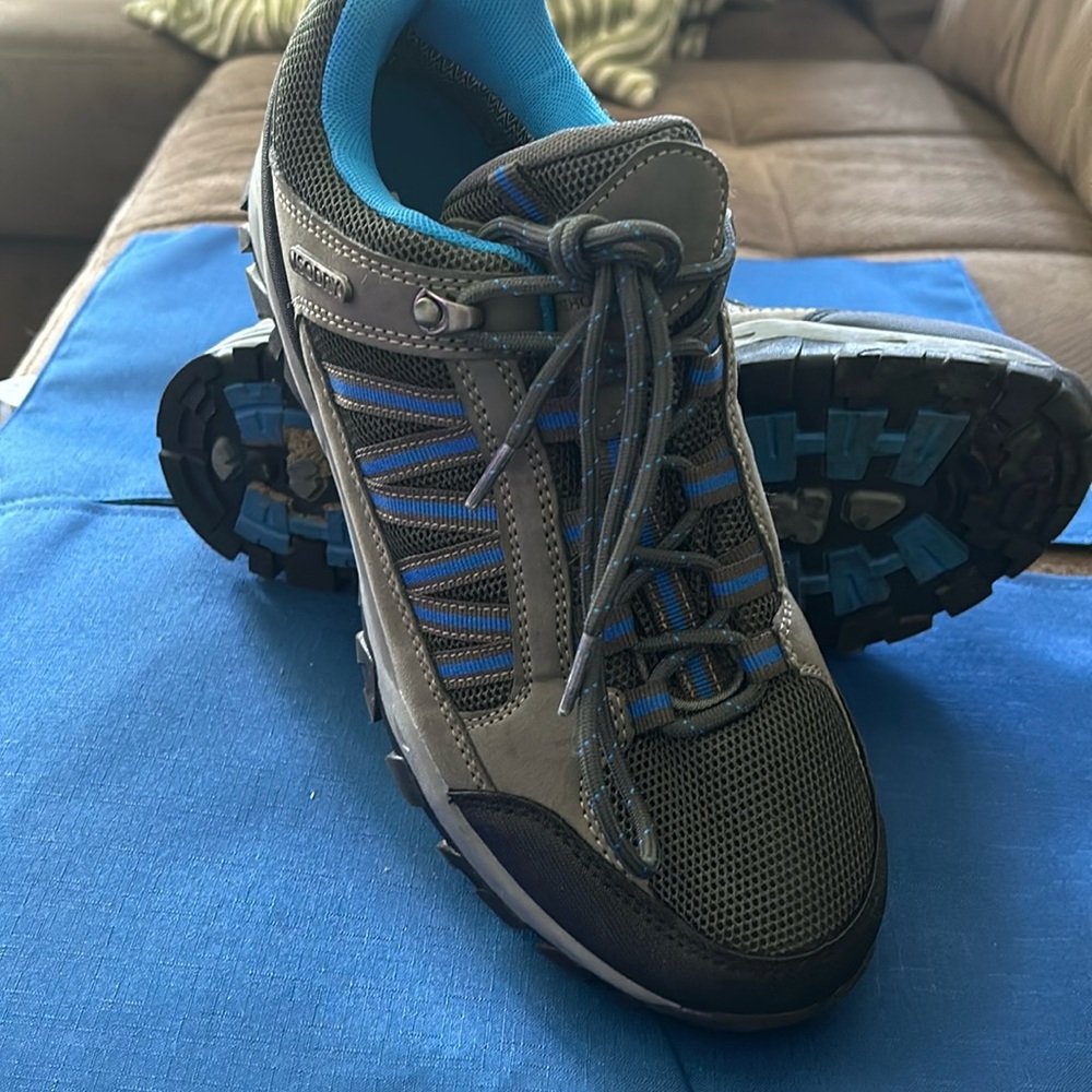 Men’s hiking sneakers